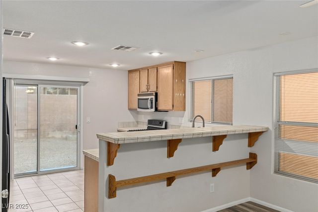 445 Royal Bridge Drive, Las Vegas, NV 89178