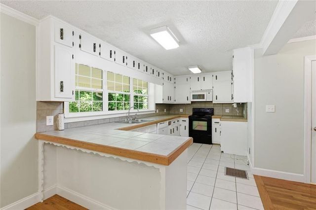 3695 Ledan Road, Gainesville, GA 30506