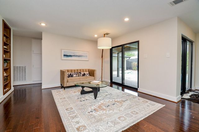 10003 Burgoyne Road, Houston, TX 77042