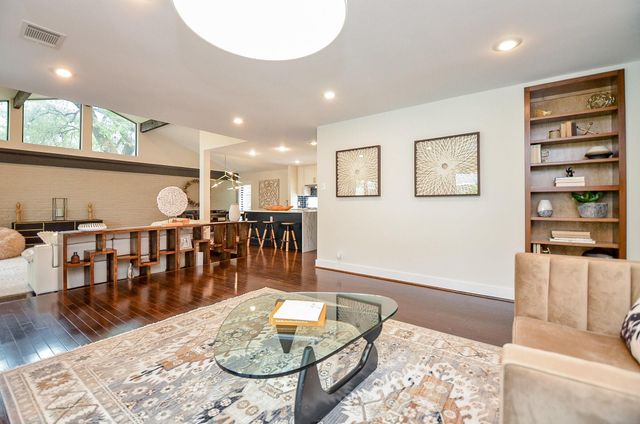 10003 Burgoyne Road, Houston, TX 77042