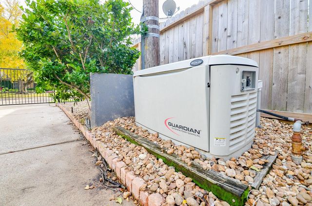 10003 Burgoyne Road, Houston, TX 77042