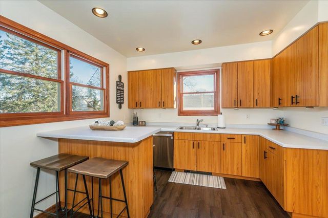 1222 22nd Ave E, Superior, WI 54880