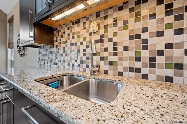 2460 Fenton Creek Lane, Fenton, MI 48430