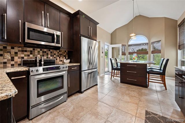 2460 Fenton Creek Lane, Fenton, MI 48430
