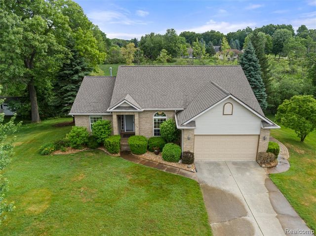 2460 Fenton Creek Lane, Fenton, MI 48430