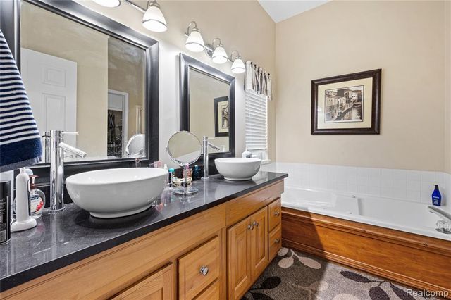2460 Fenton Creek Lane, Fenton, MI 48430