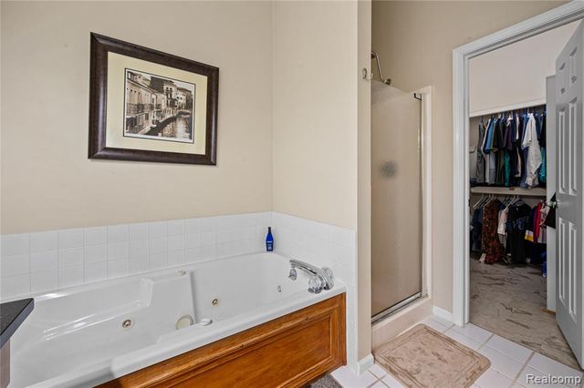 2460 Fenton Creek Lane, Fenton, MI 48430