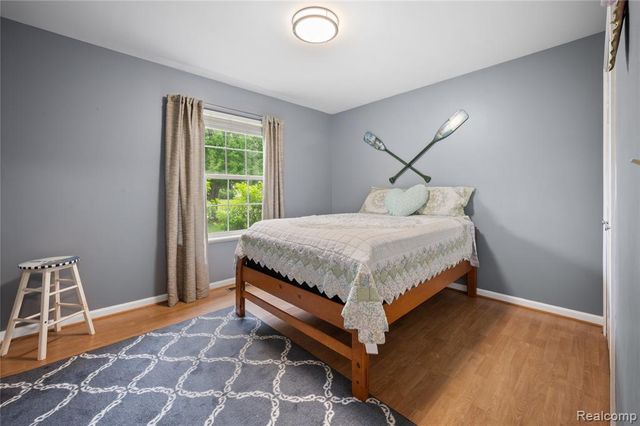 2460 Fenton Creek Lane, Fenton, MI 48430