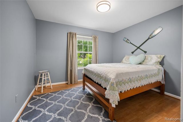 2460 Fenton Creek Lane, Fenton, MI 48430