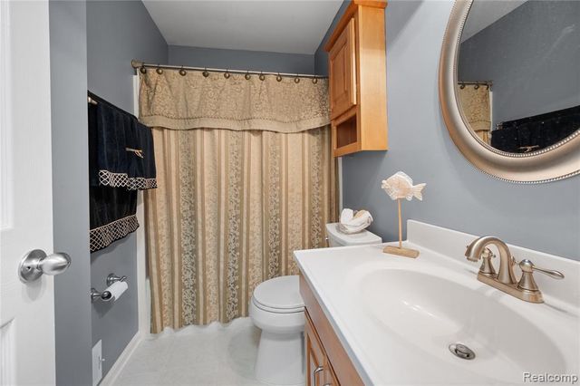 2460 Fenton Creek Lane, Fenton, MI 48430
