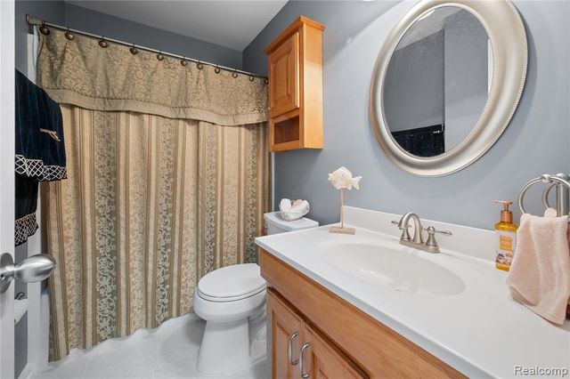 2460 Fenton Creek Lane, Fenton, MI 48430