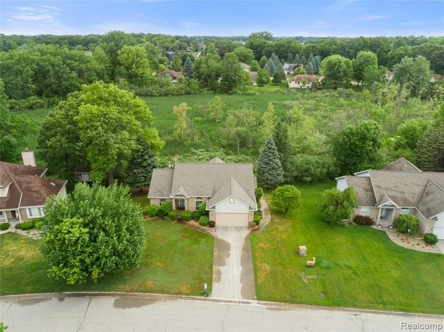 2460 Fenton Creek Lane, Fenton, MI 48430