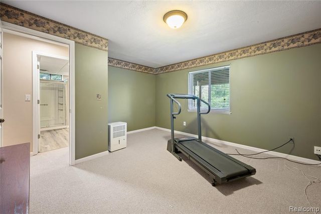 2460 Fenton Creek Lane, Fenton, MI 48430