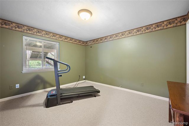 2460 Fenton Creek Lane, Fenton, MI 48430