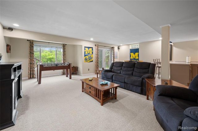 2460 Fenton Creek Lane, Fenton, MI 48430
