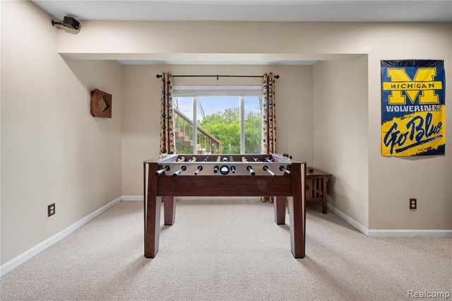 2460 Fenton Creek Lane, Fenton, MI 48430