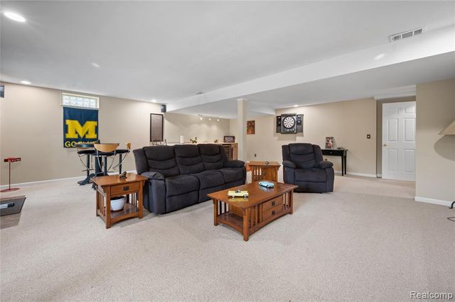 2460 Fenton Creek Lane, Fenton, MI 48430