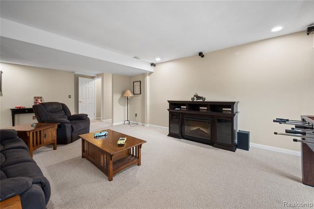2460 Fenton Creek Lane, Fenton, MI 48430