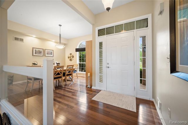 2460 Fenton Creek Lane, Fenton, MI 48430