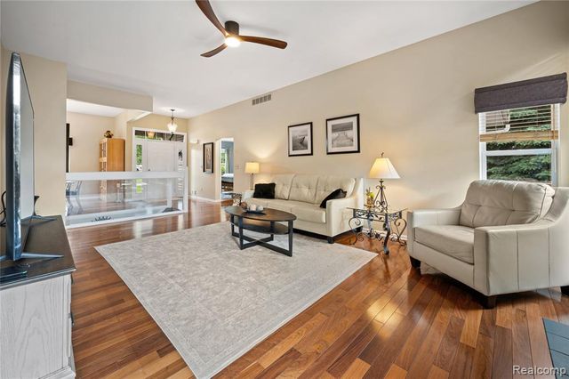 2460 Fenton Creek Lane, Fenton, MI 48430