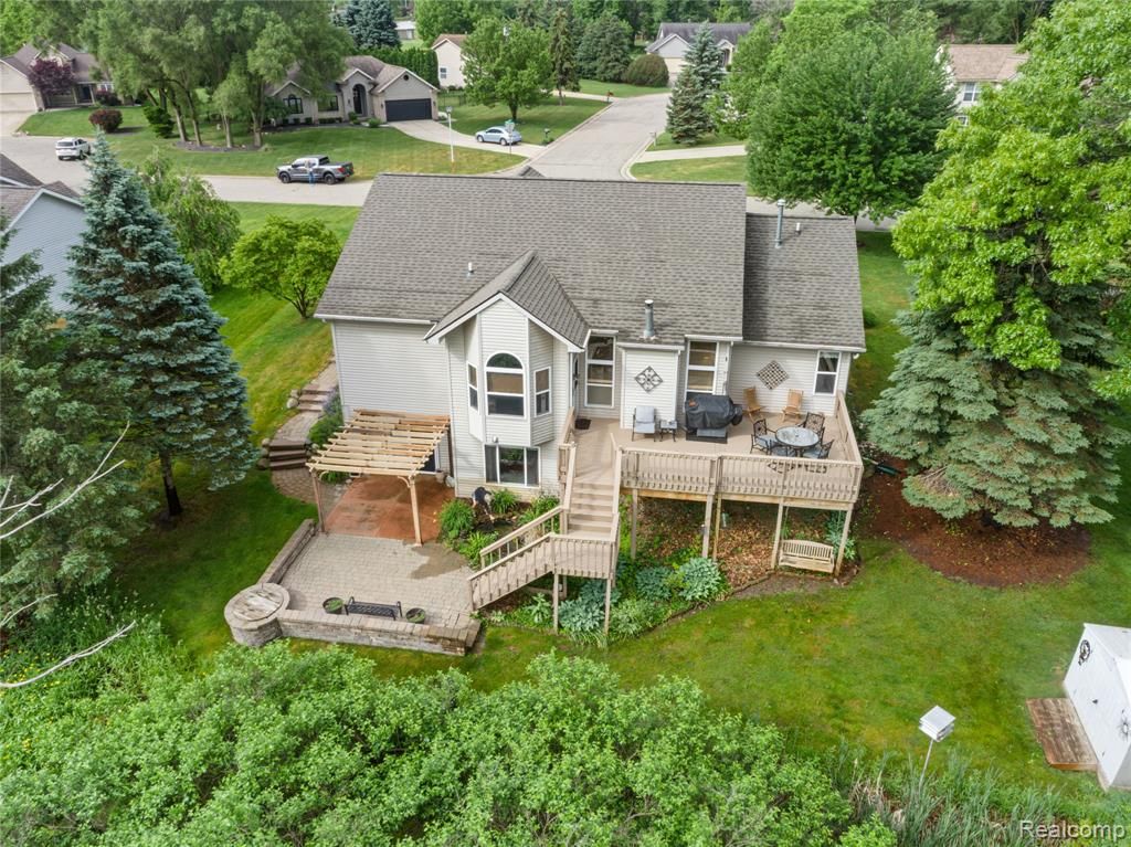 2460 Fenton Creek Lane, Fenton, MI 48430