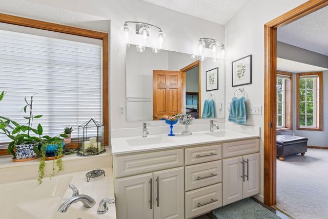 7432 Whitehall Road, Shakopee, MN 55379