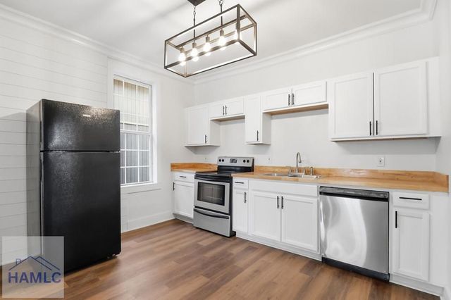 807 W 52nd Street, Savannah, GA 31401