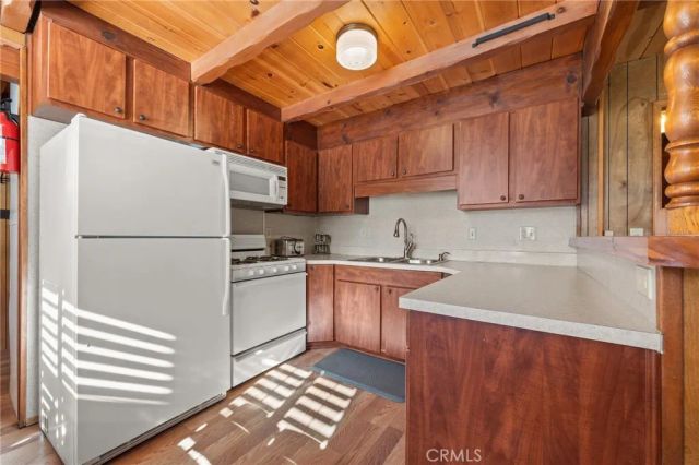 130 Maple Lane, Sugarloaf, CA 92386