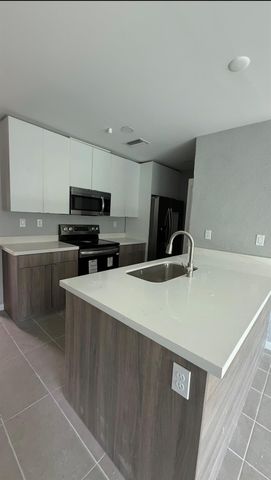 2511 Pierce Street 3, Hollywood, FL 33020