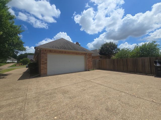 6376 Newport Court, Fort Worth, TX 76116