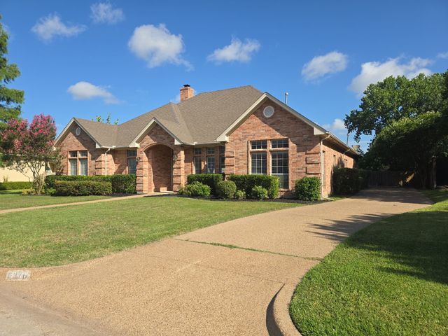 6376 Newport Court, Fort Worth, TX 76116