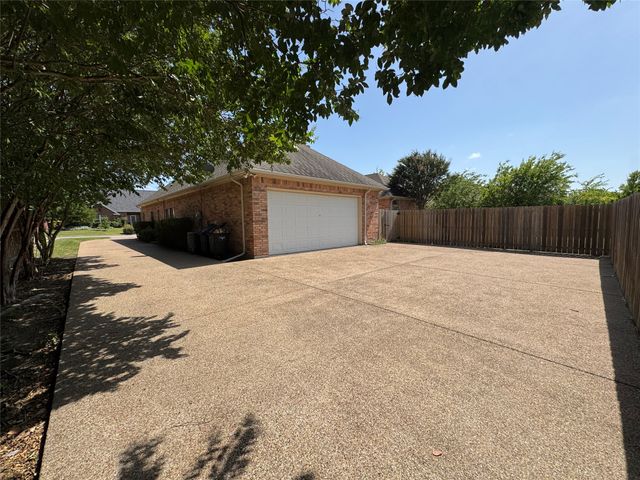 6376 Newport Court, Fort Worth, TX 76116
