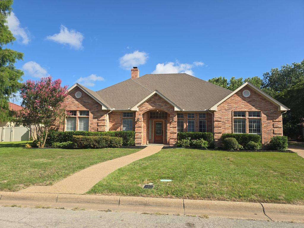 6376 Newport Court, Fort Worth, TX 76116