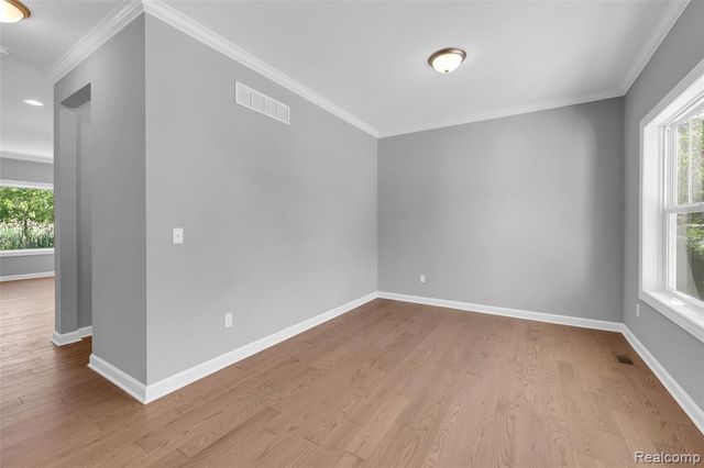 6058 Woodridge Lane, Grand Blanc, MI 48439