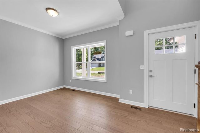 6058 Woodridge Lane, Grand Blanc, MI 48439