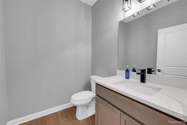 6058 Woodridge Lane, Grand Blanc, MI 48439