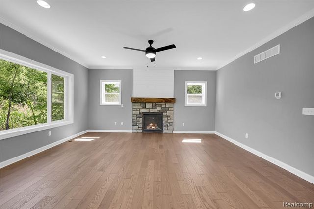 6058 Woodridge Lane, Grand Blanc, MI 48439