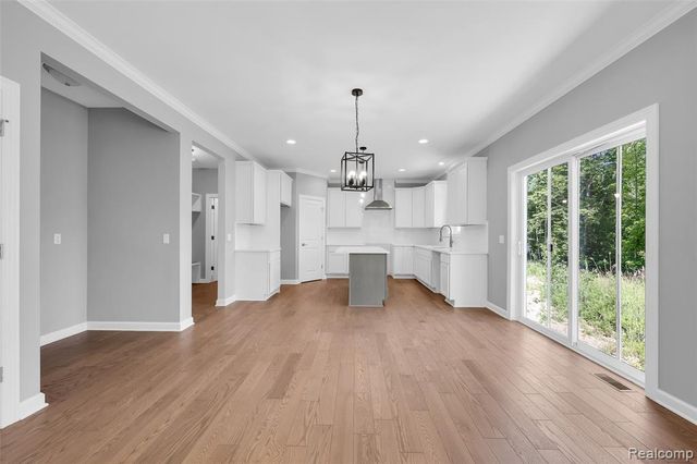 6058 Woodridge Lane, Grand Blanc, MI 48439