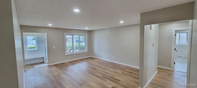 39284 Sunderland Drive, Clinton Township, MI 48038