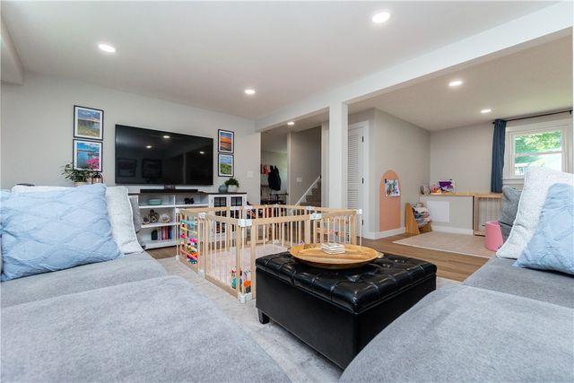 26 Sharon Parkway, North Smithfield, RI 02896