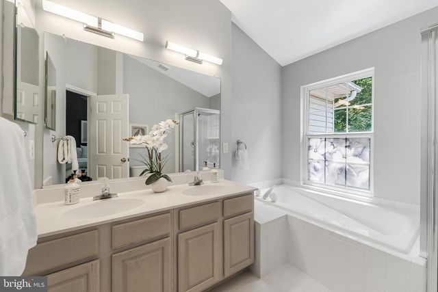 11515 WILD HAWTHORN CT, Reston, VA 20194