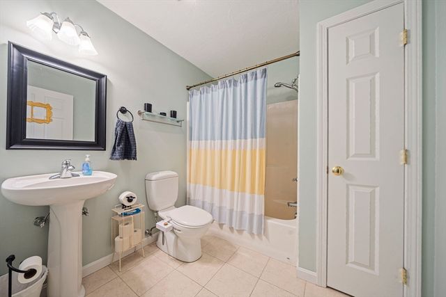 222 Tamarack Lane 222, Abington, MA 02351