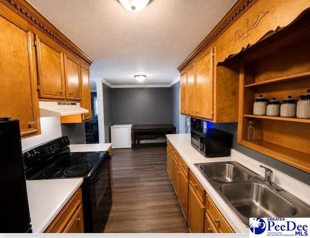 700 S 3rd Avenue, Dillon, SC 29536