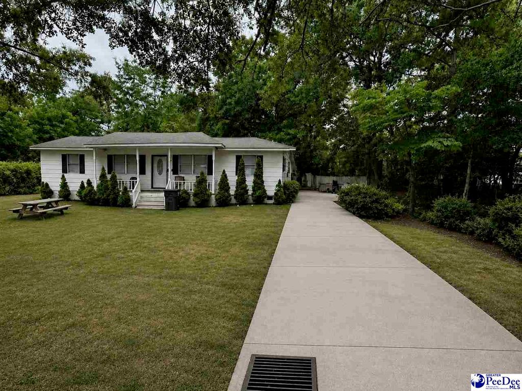700 S 3rd Avenue, Dillon, SC 29536