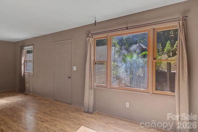 21 Coffey Circle, Asheville, NC 28806