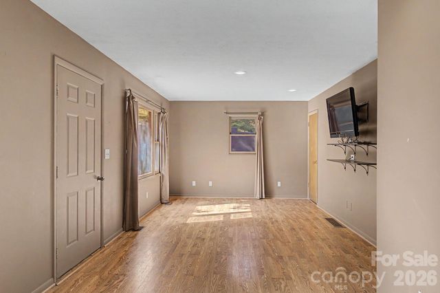 21 Coffey Circle, Asheville, NC 28806