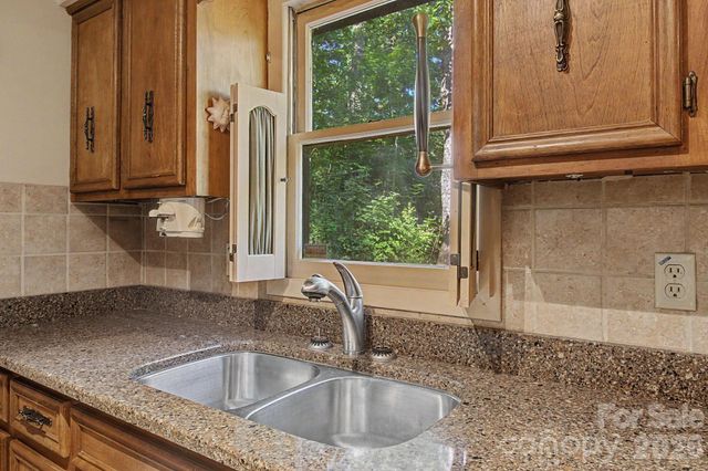 21 Coffey Circle, Asheville, NC 28806