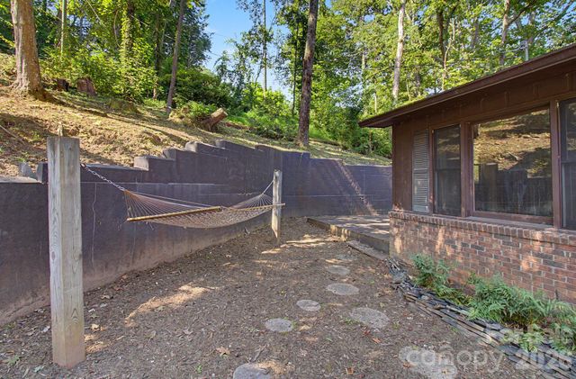 21 Coffey Circle, Asheville, NC 28806