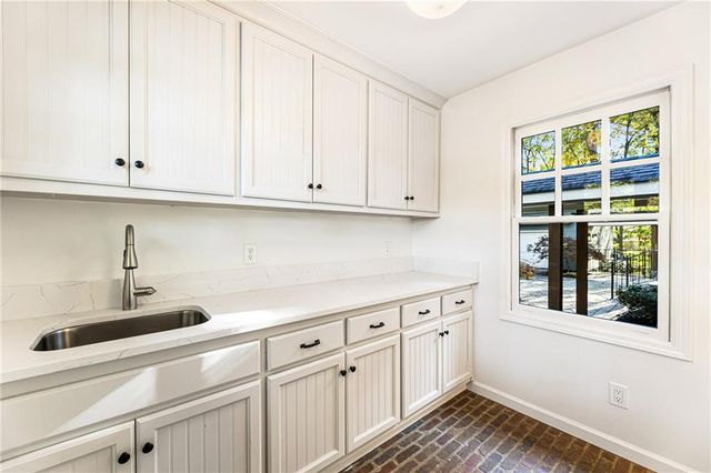 6111 Blackberry Lane, Buford, GA 30518