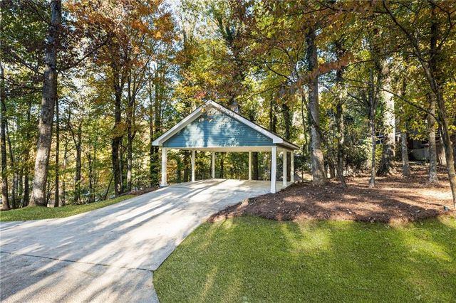 6111 Blackberry Lane, Buford, GA 30518